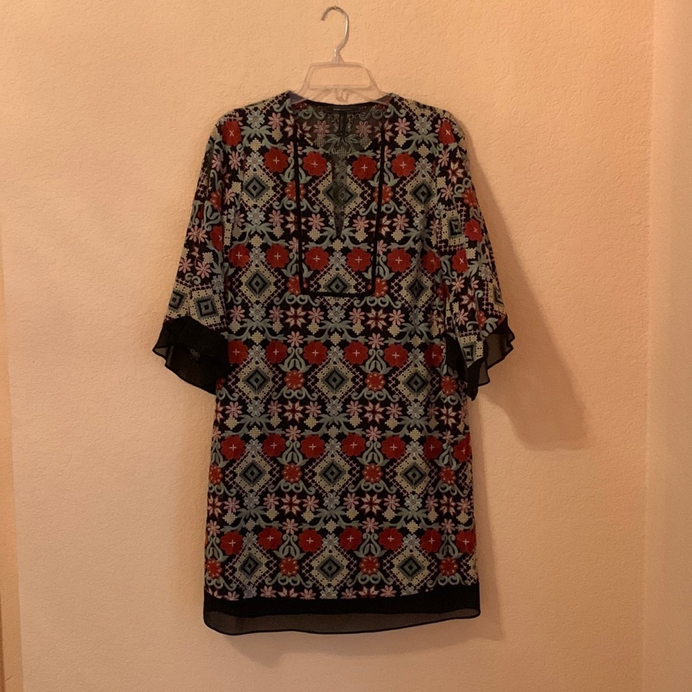 BCBGMAXAZRIA Embroidered dress with chiffon on sleeves and hem.